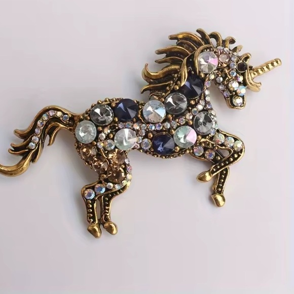 Vintage Gold Unicorn Brooch with Multicolor Gems - Picture 3 of 10